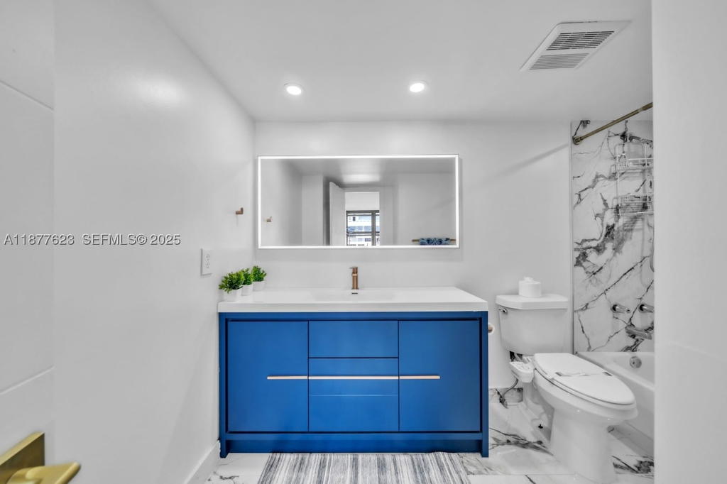 Real estate property located at 2401 Ocean Dr #2504, Broward, Britannia At Quadomain Co, Hollywood, FL