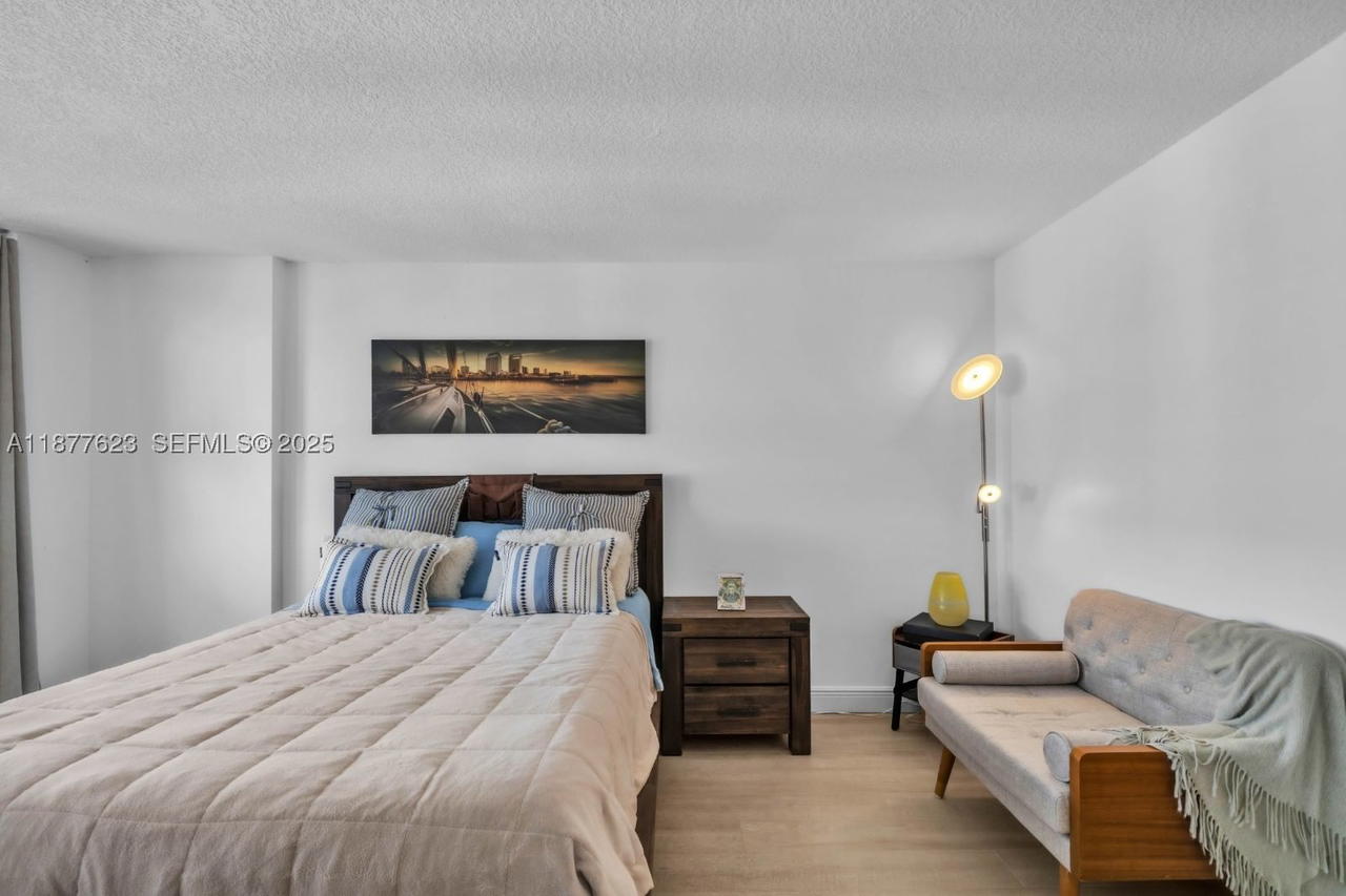 Real estate property located at 2401 Ocean Dr #2504, Broward, Britannia At Quadomain Co, Hollywood, FL