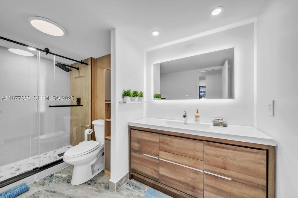 Real estate property located at 2401 Ocean Dr #2504, Broward, Britannia At Quadomain Co, Hollywood, FL