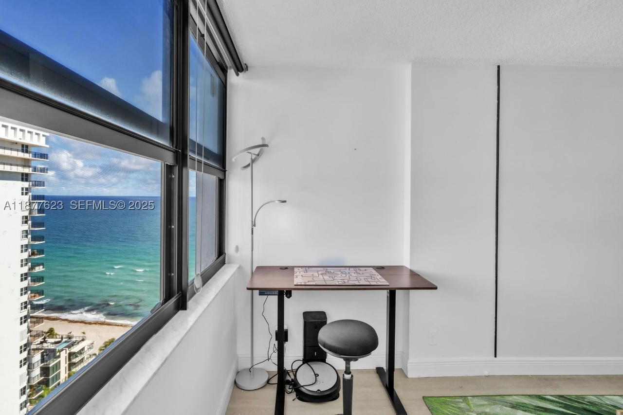 Real estate property located at 2401 Ocean Dr #2504, Broward, Britannia At Quadomain Co, Hollywood, FL
