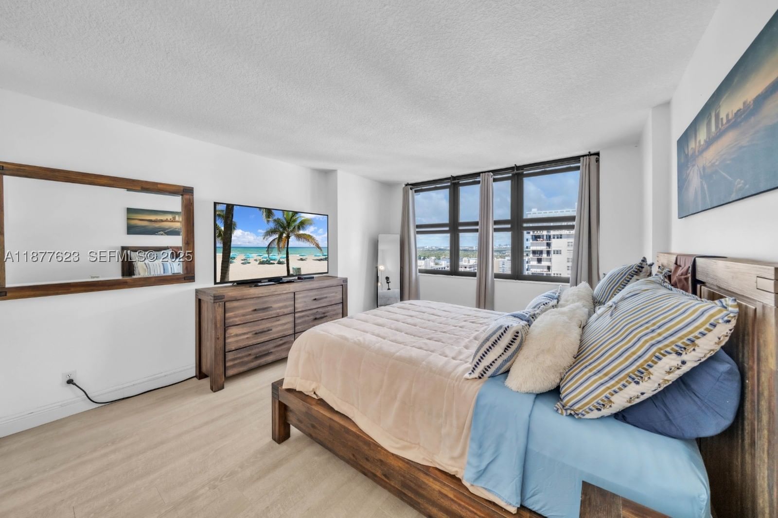 Real estate property located at 2401 Ocean Dr #2504, Broward, Britannia At Quadomain Co, Hollywood, FL