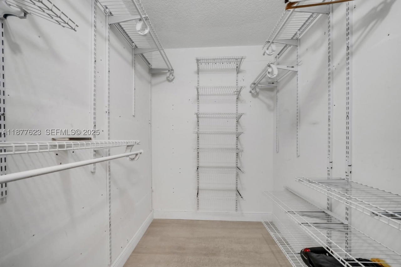 Real estate property located at 2401 Ocean Dr #2504, Broward, Britannia At Quadomain Co, Hollywood, FL
