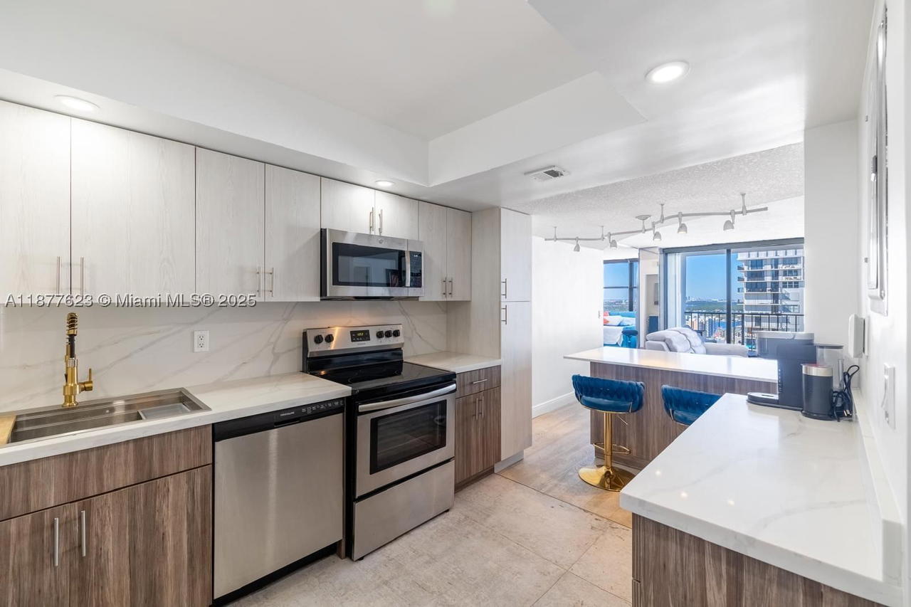 Real estate property located at 2401 Ocean Dr #2504, Broward, Britannia At Quadomain Co, Hollywood, FL