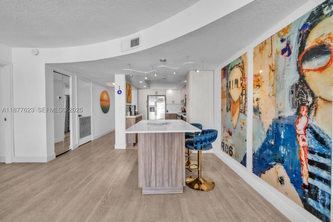 Real estate property located at 2401 Ocean Dr #2504, Broward, Britannia At Quadomain Co, Hollywood, FL