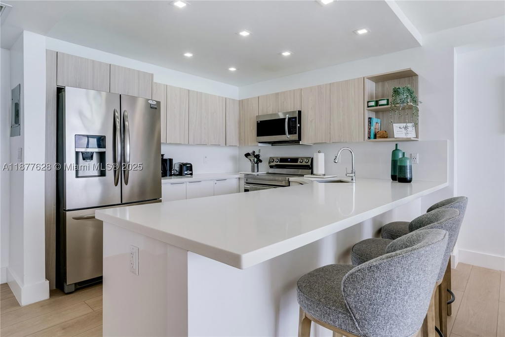 Real estate property located at 5601 Collins Ave #1011, Miami-dade, The Pavilion Condo, Miami Beach, FL