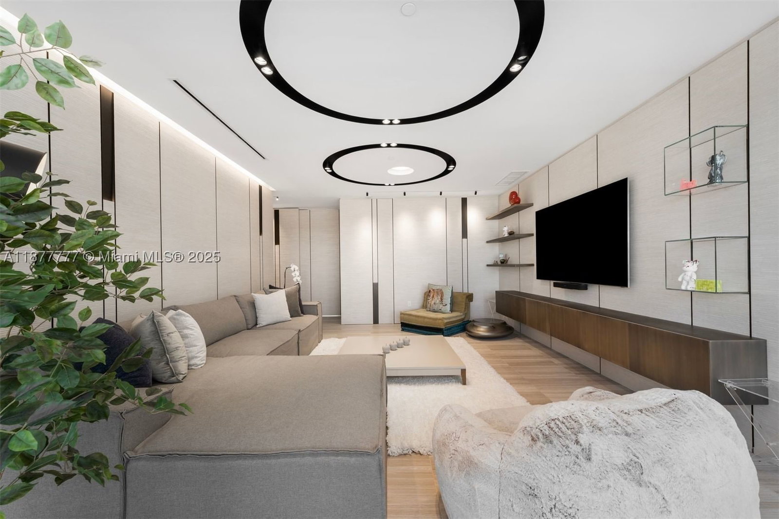 Real estate property located at 4701 Meridian Ave #512, Miami-dade, 4701 North Meridian Condo, Miami Beach, FL