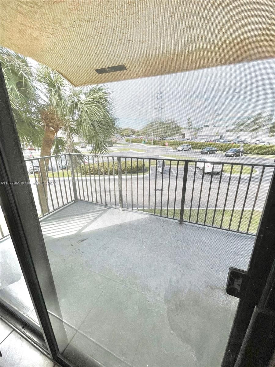 Real estate property located at 251 Palm Cir W #206, Broward, Palms Of Pembroke Condo, Pembroke Pines, FL