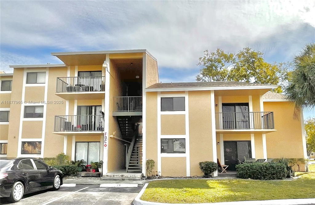 Real estate property located at 251 Palm Cir W #206, Broward, Palms Of Pembroke Condo, Pembroke Pines, FL