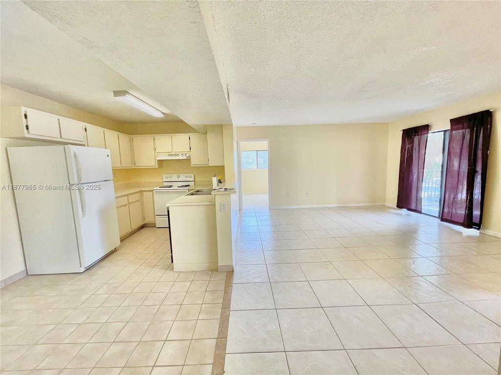 Real estate property located at 251 Palm Cir W #206, Broward, Palms Of Pembroke Condo, Pembroke Pines, FL