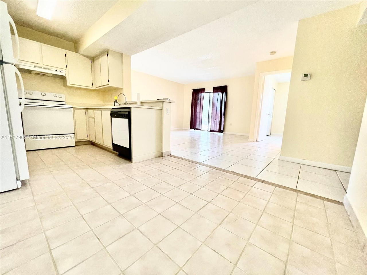 Real estate property located at 251 Palm Cir W #206, Broward, Palms Of Pembroke Condo, Pembroke Pines, FL