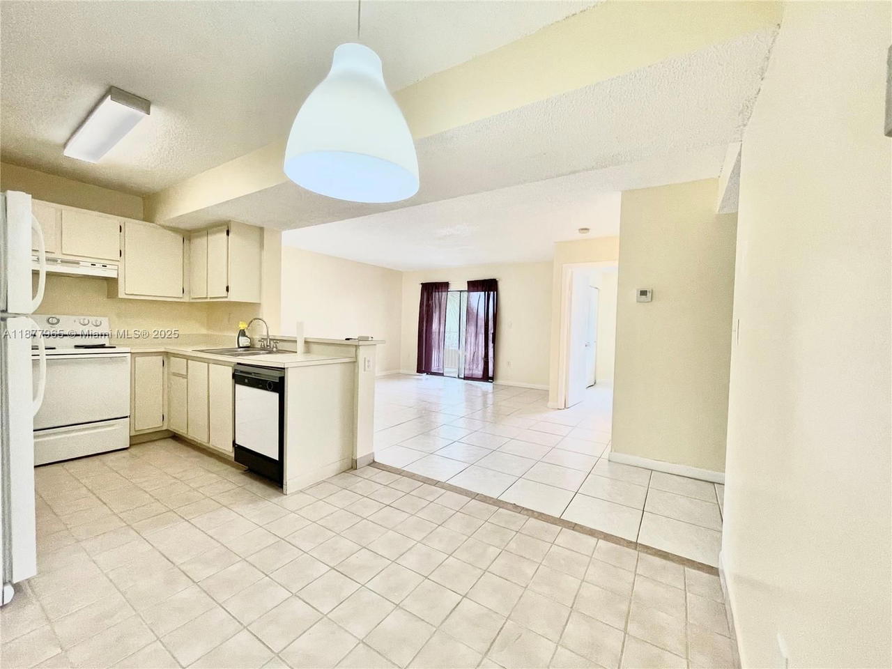 Real estate property located at 251 Palm Cir W #206, Broward, Palms Of Pembroke Condo, Pembroke Pines, FL