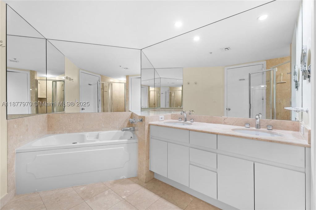Real estate property located at 848 Brickell Key Dr #2502, Miami-dade, Three Tequesta Point Cond, Miami, FL