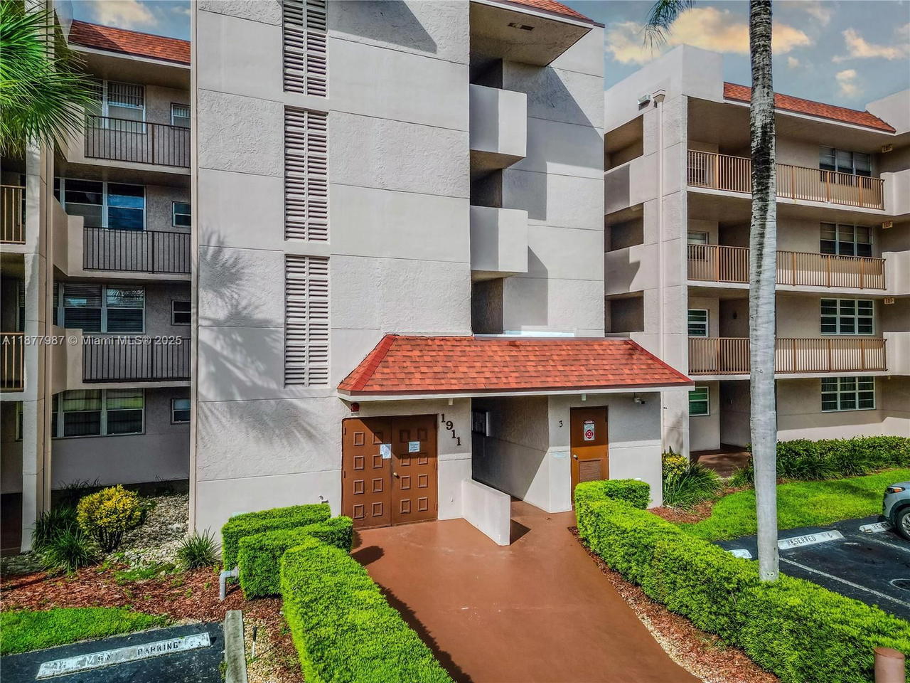 Real estate property located at 1911 Sabal Palm Dr #105, Broward, Condo 3 Of Sabal Palm Con, Davie, FL