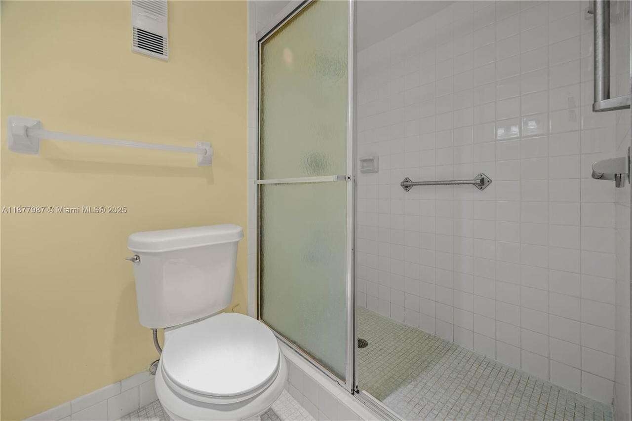 Real estate property located at 1911 Sabal Palm Dr #105, Broward, Condo 3 Of Sabal Palm Con, Davie, FL