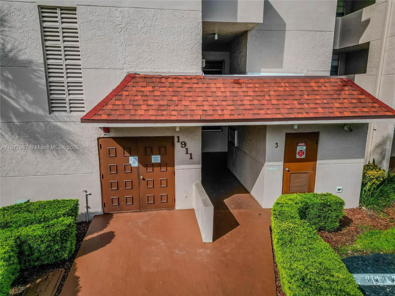 Real estate property located at 1911 Sabal Palm Dr #105, Broward, Condo 3 Of Sabal Palm Con, Davie, FL