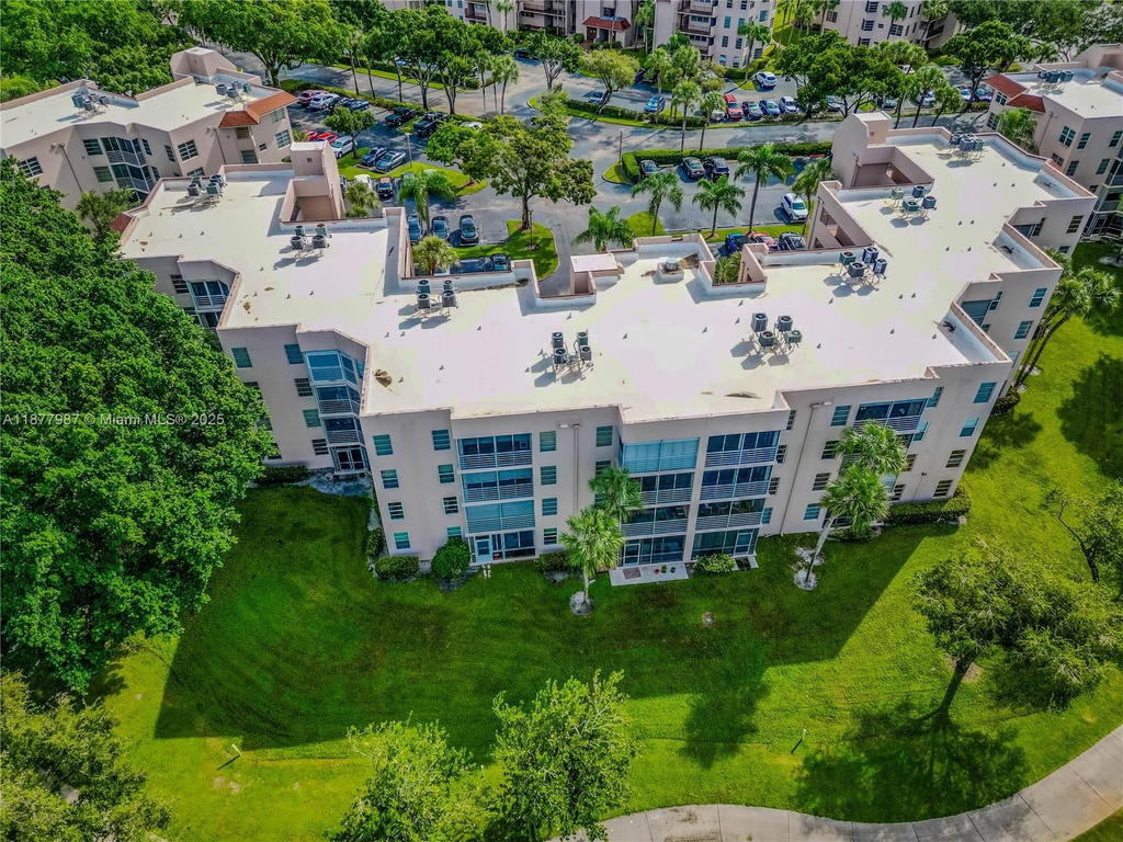 Real estate property located at 1911 Sabal Palm Dr #105, Broward, Condo 3 Of Sabal Palm Con, Davie, FL