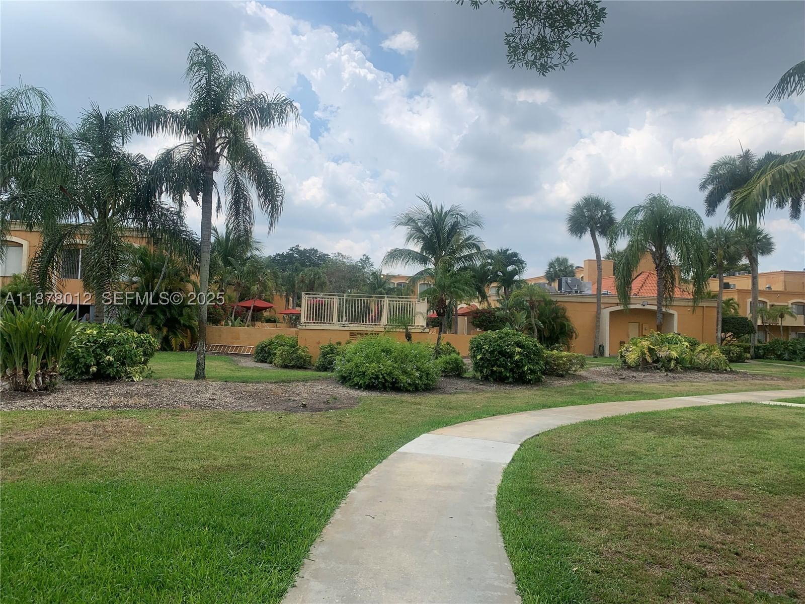Real estate property located at 17901 68th Ave T101, Miami-dade, Venetian Gardens At Count, Hialeah, FL