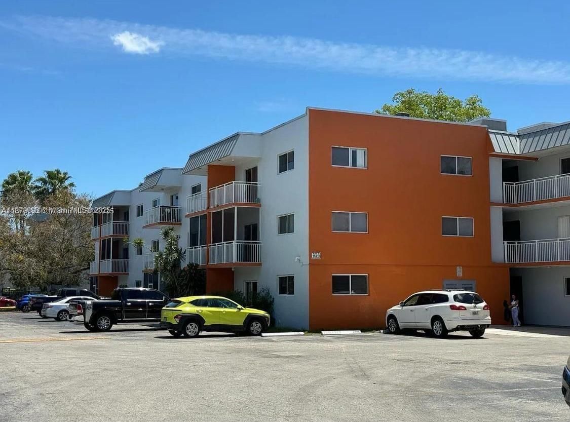 Real estate property located at 11301 200th St #306-A, Miami-dade, Caribbean Gardens Condo, Miami, FL