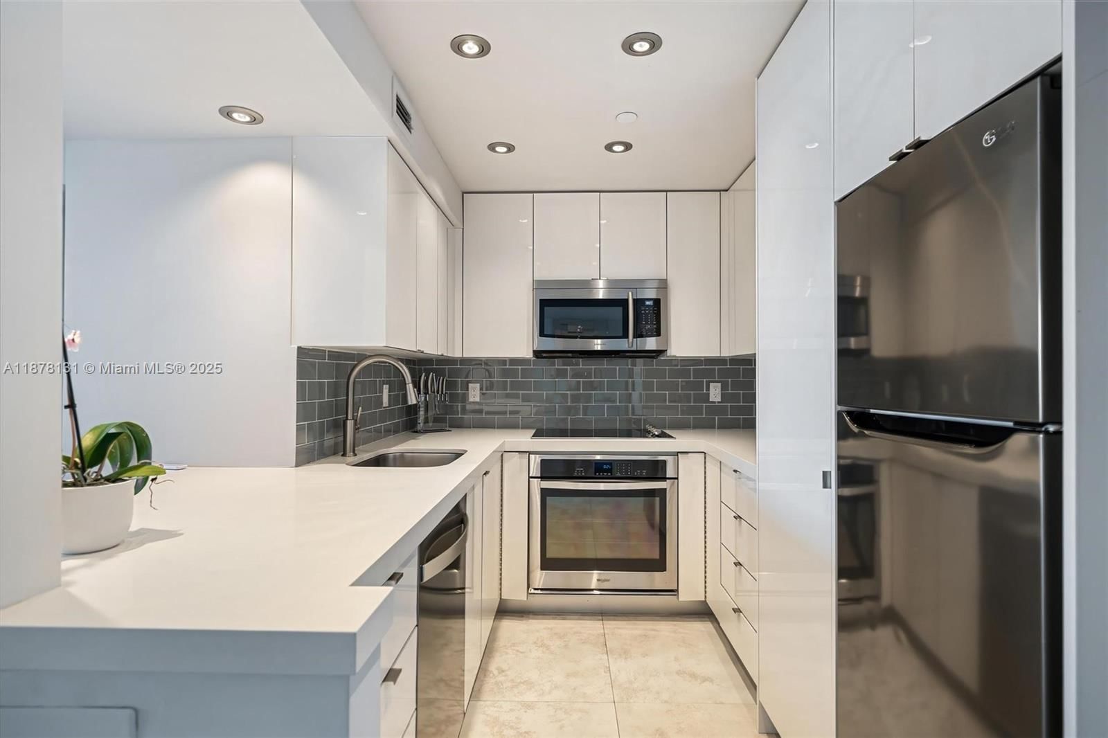 Real estate property located at 1000 West Ave #1515, Miami-dade, Mirador 1000 Condo, Miami Beach, FL
