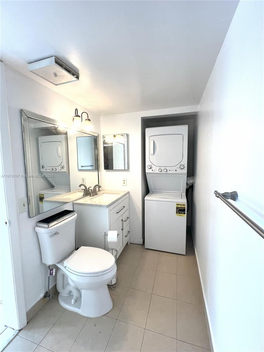 Real estate property located at 11780 18th St #203-2, Miami-dade, International Park I Cond, Miami, FL