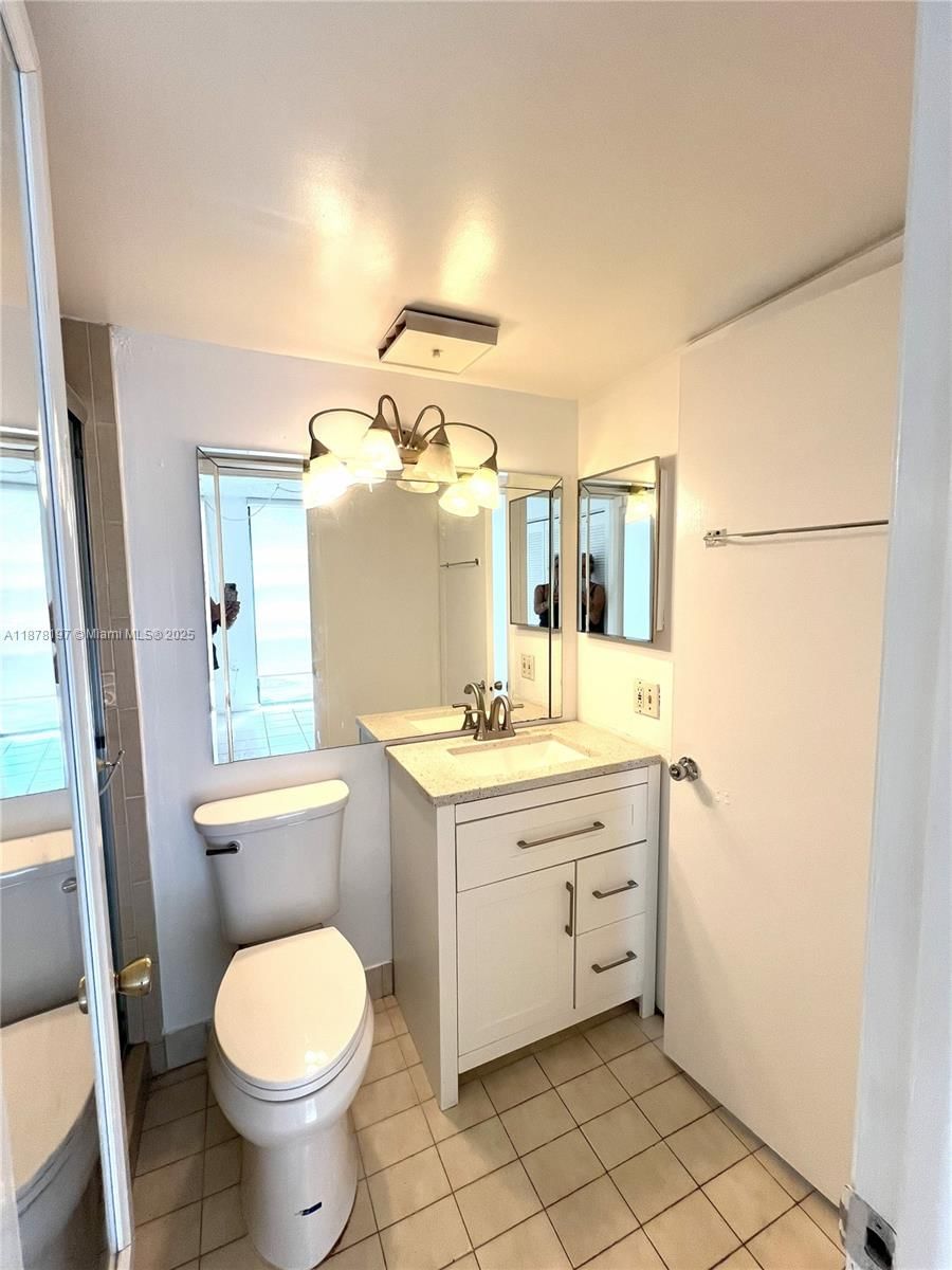 Real estate property located at 11780 18th St #203-2, Miami-dade, International Park I Cond, Miami, FL