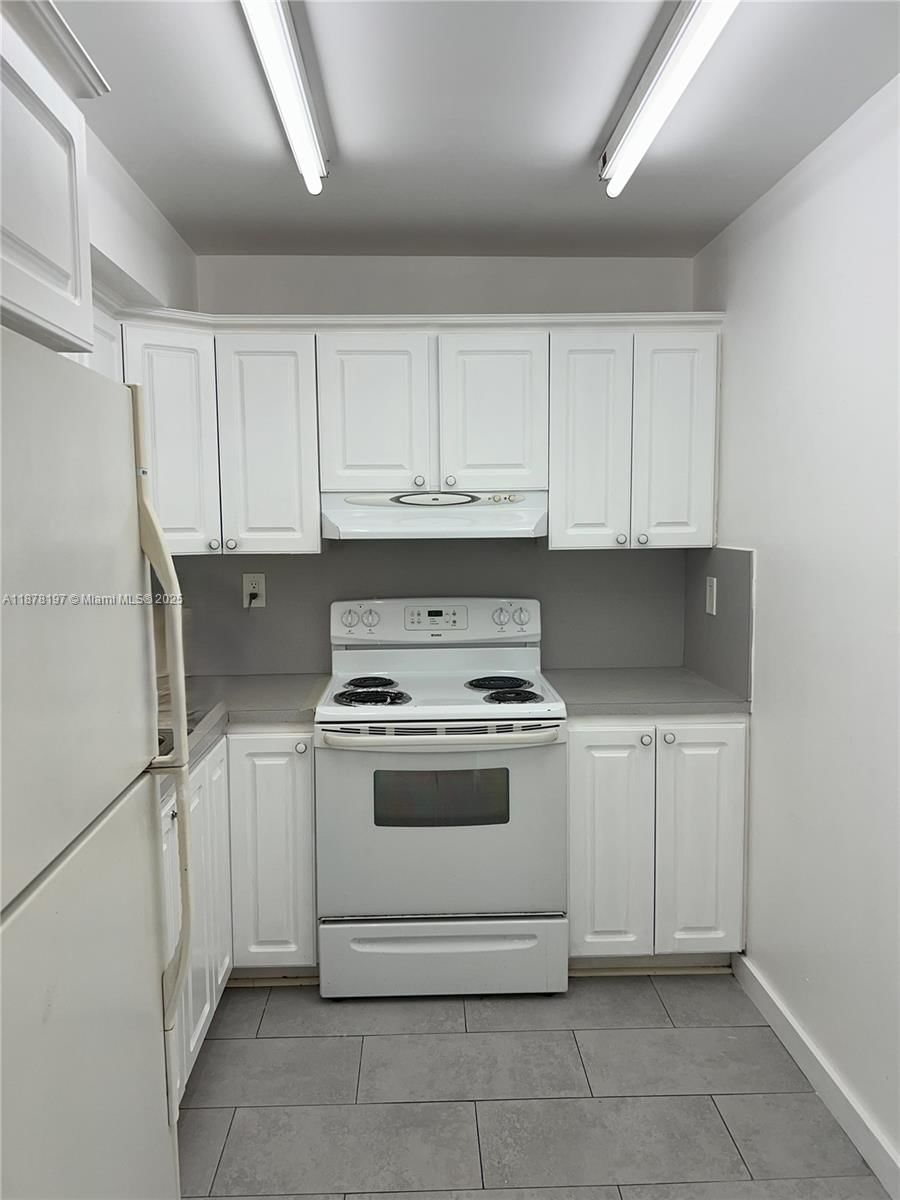 Real estate property located at 11780 18th St #203-2, Miami-dade, International Park I Cond, Miami, FL