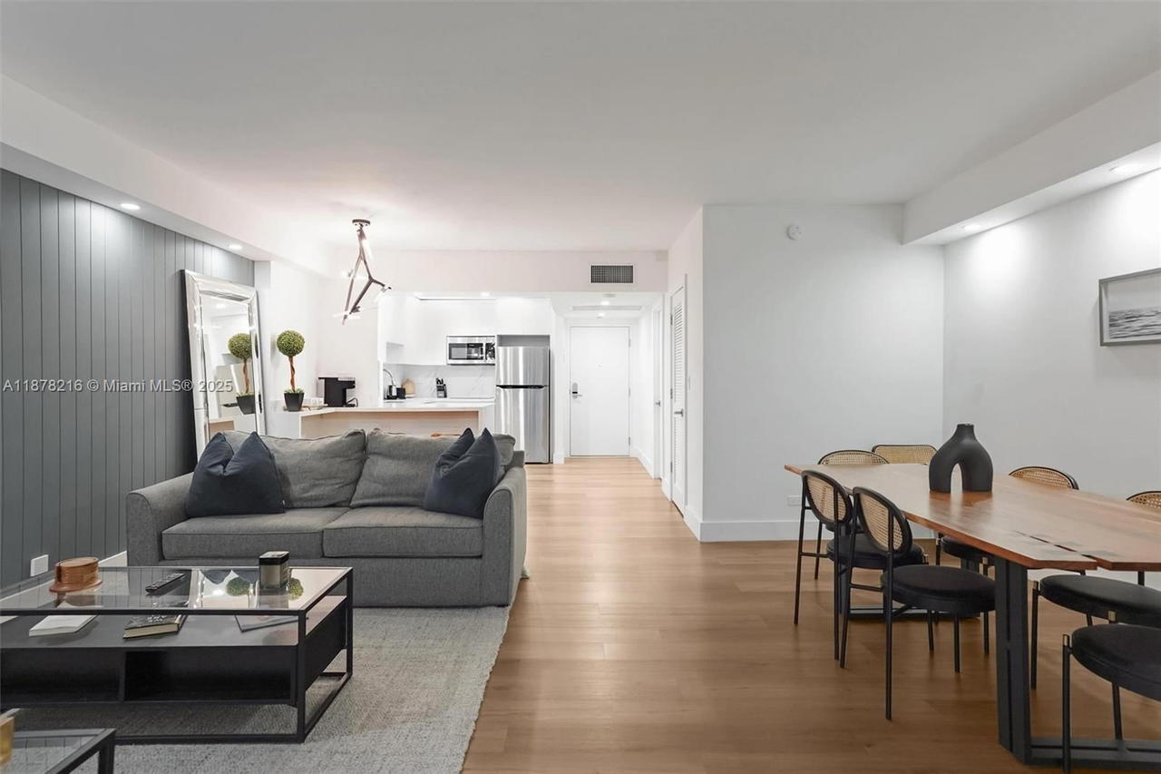 Real estate property located at 2301 Collins Ave #1135, Miami-dade, Roney Palace Condo, Miami Beach, FL