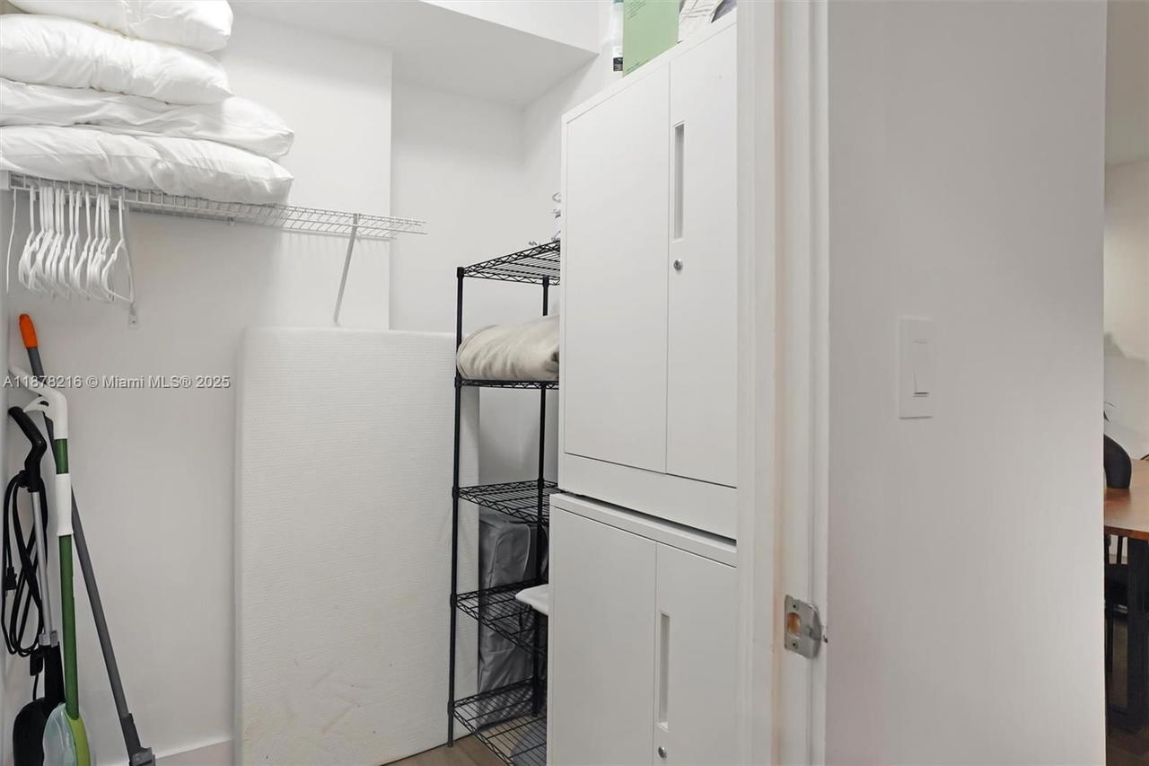 Real estate property located at 2301 Collins Ave #1135, Miami-dade, Roney Palace Condo, Miami Beach, FL
