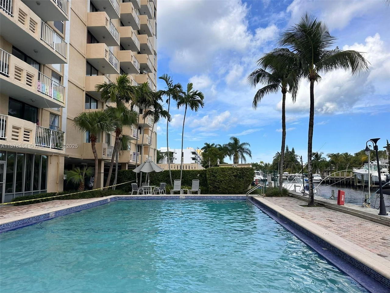 Real estate property located at 2350 135th St #1406, Miami-dade, Vecino Del Mar Condo, North Miami, FL