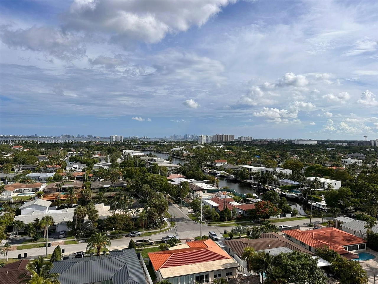 Real estate property located at 2350 135th St #1406, Miami-dade, Vecino Del Mar Condo, North Miami, FL