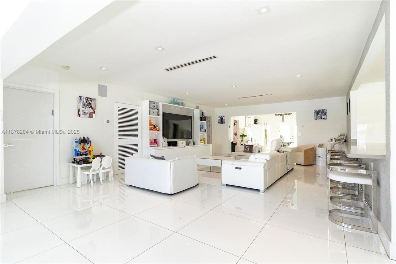 Real estate property located at 1215 Biscayne Point Rd, Miami-dade, Biscayne Point, Miami Beach, FL