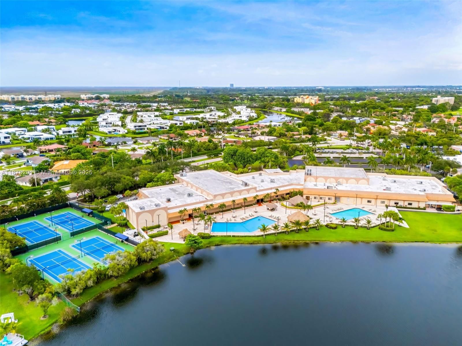 Real estate property located at 16530 Royal Poinciana Ct, Broward, Bonaventure Lakes, Weston, FL