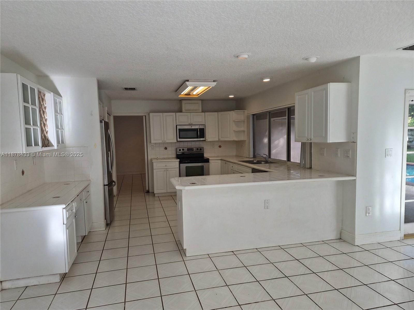 Real estate property located at 15246 146th St, Miami-dade, Country Walk Sec 6, Miami, FL