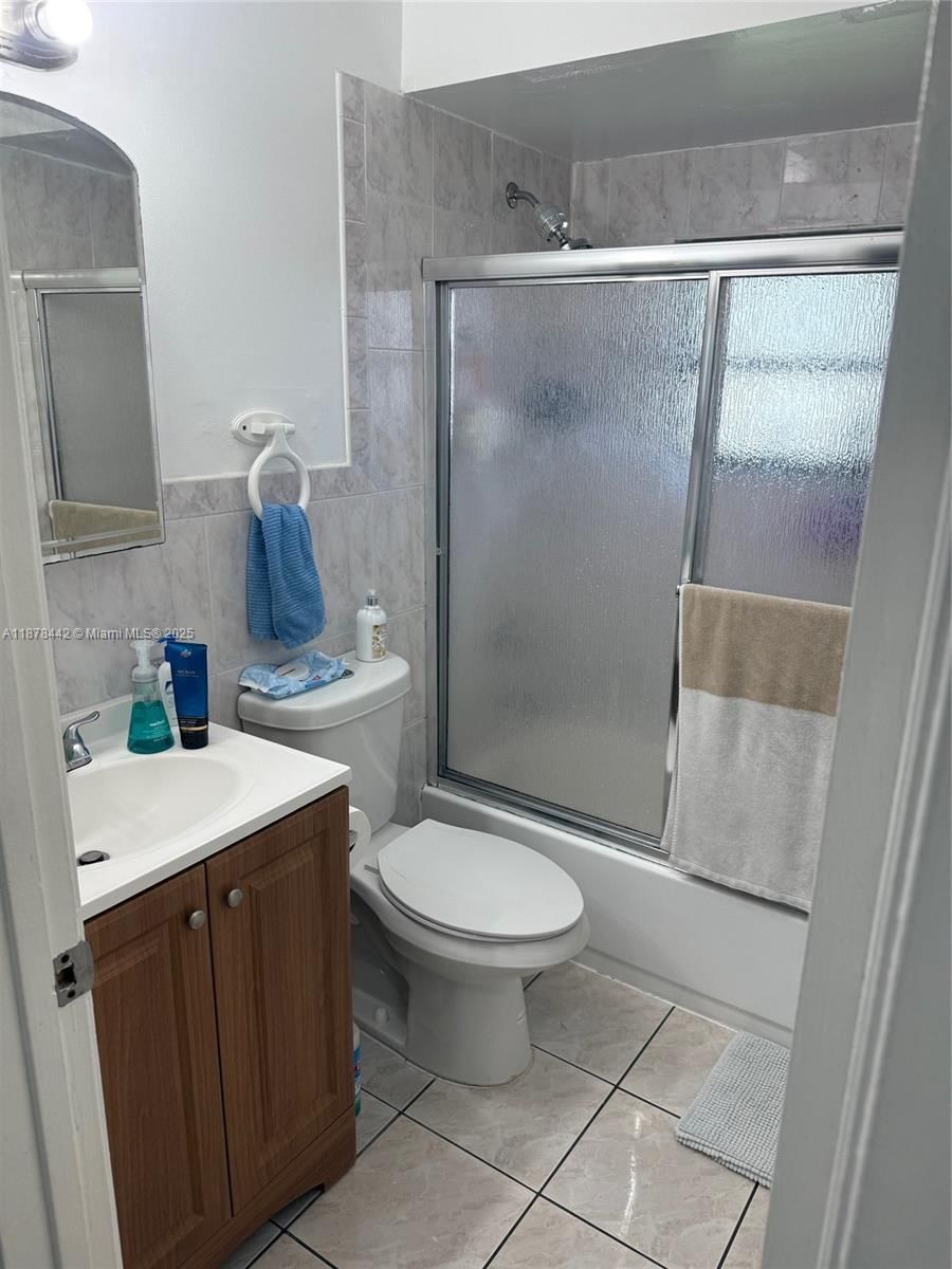 Real estate property located at 4929 139th Ct, Miami-dade, Bent Tree Lake Central, Miami, FL