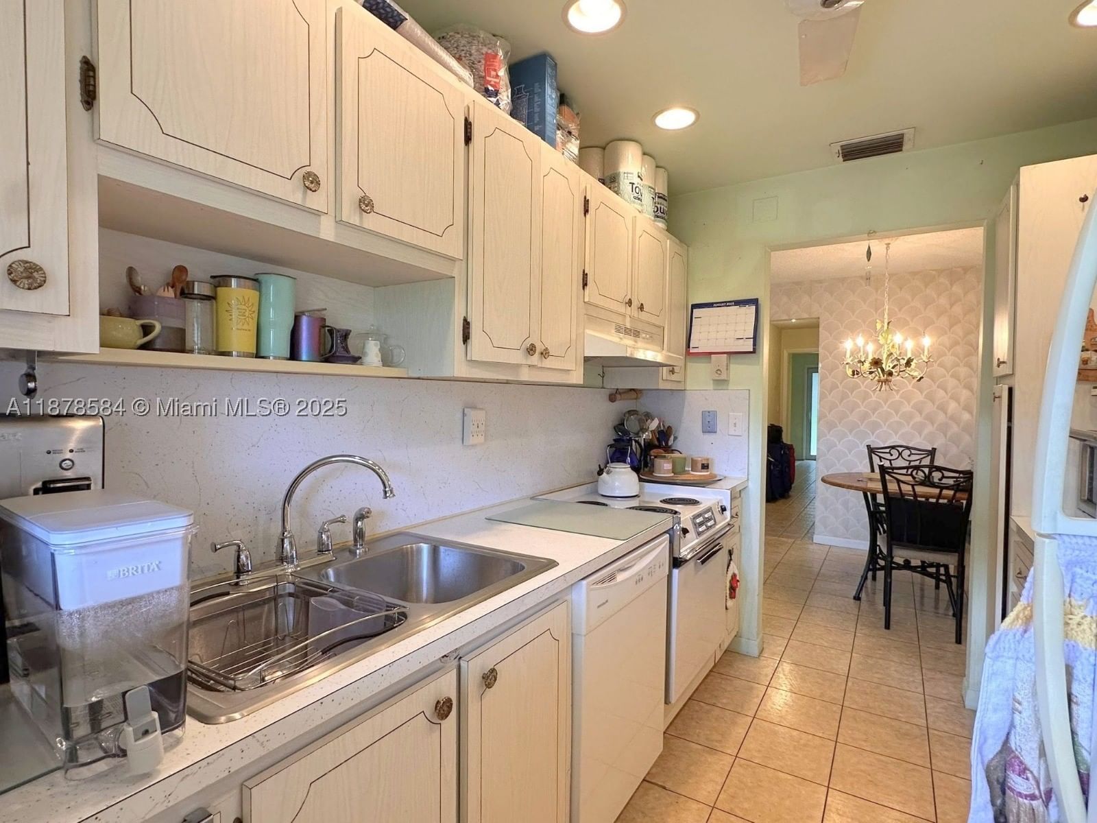 Real estate property located at 285 High Point Blvd A, Palm Beach, High Point Condo Sec 4, Boynton Beach, FL