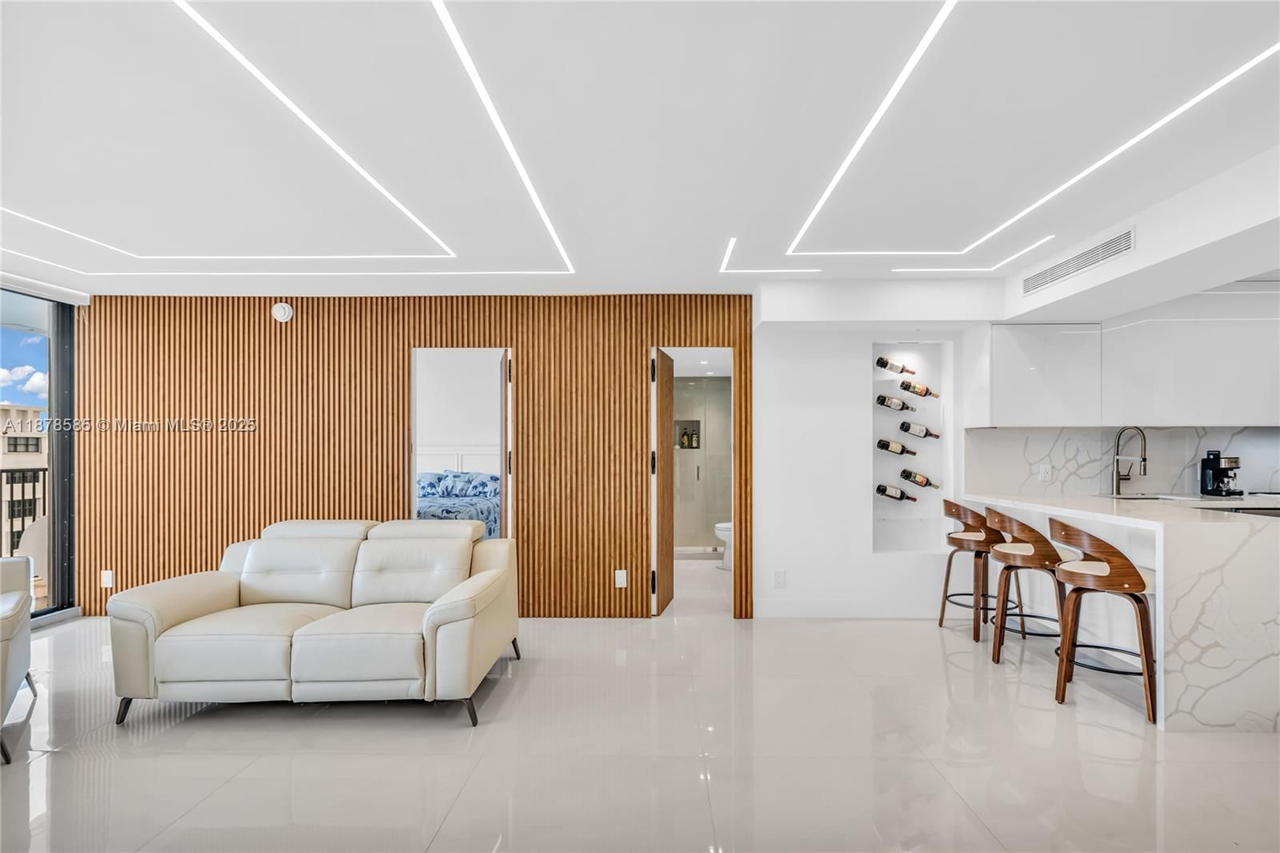 Real estate property located at 2201 Ocean Dr #2808, Broward, Quadomain Tower I And Iv, Hollywood, FL