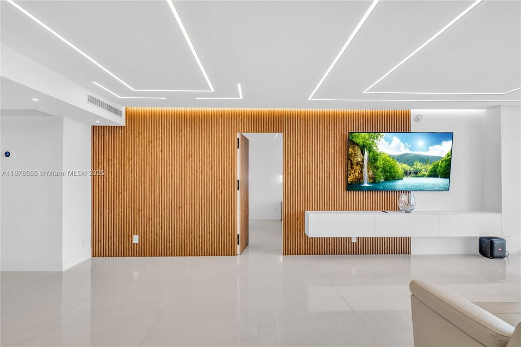 Real estate property located at 2201 Ocean Dr #2808, Broward, Quadomain Tower I And Iv, Hollywood, FL