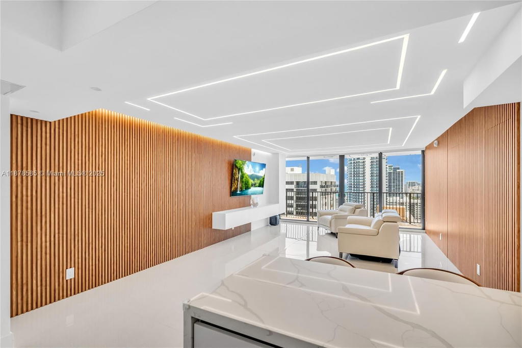 Real estate property located at 2201 Ocean Dr #2808, Broward, Quadomain Tower I And Iv, Hollywood, FL
