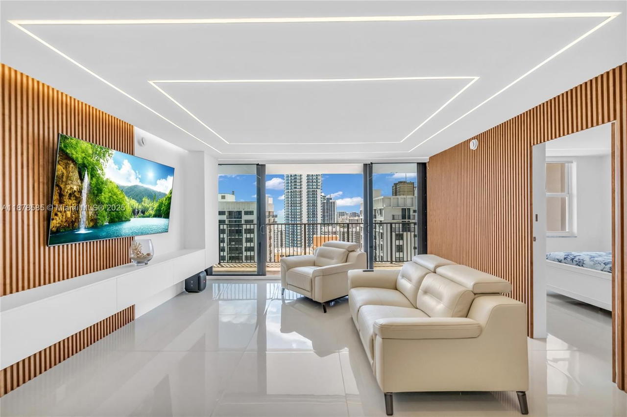 Real estate property located at 2201 Ocean Dr #2808, Broward, Quadomain Tower I And Iv, Hollywood, FL