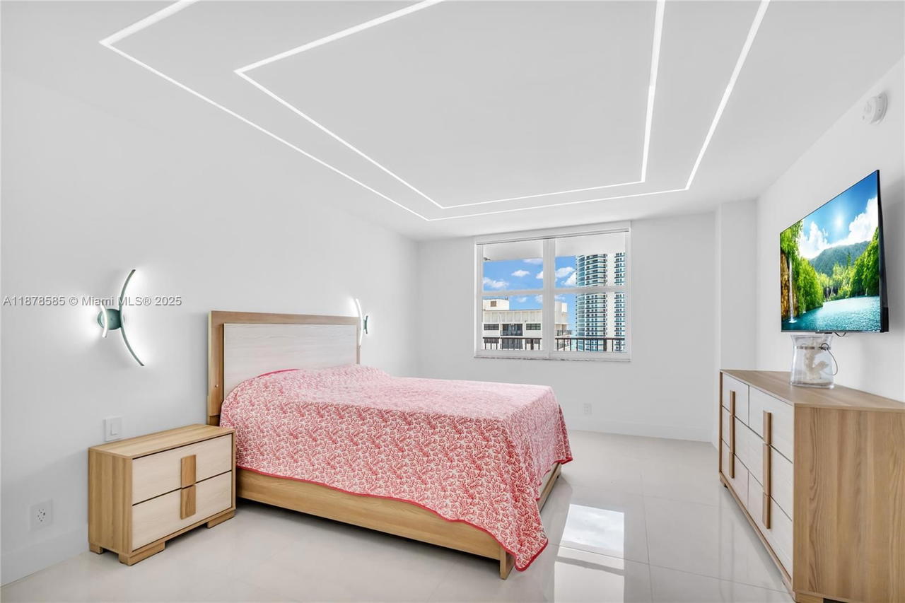 Real estate property located at 2201 Ocean Dr #2808, Broward, Quadomain Tower I And Iv, Hollywood, FL