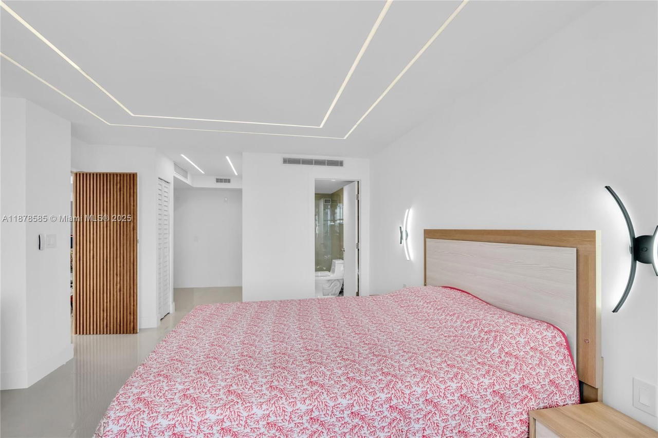 Real estate property located at 2201 Ocean Dr #2808, Broward, Quadomain Tower I And Iv, Hollywood, FL