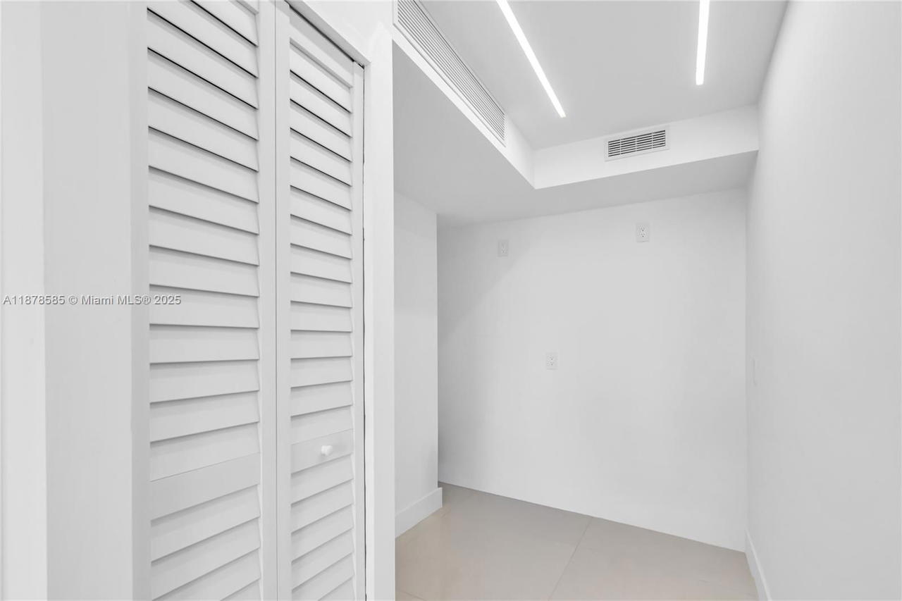 Real estate property located at 2201 Ocean Dr #2808, Broward, Quadomain Tower I And Iv, Hollywood, FL
