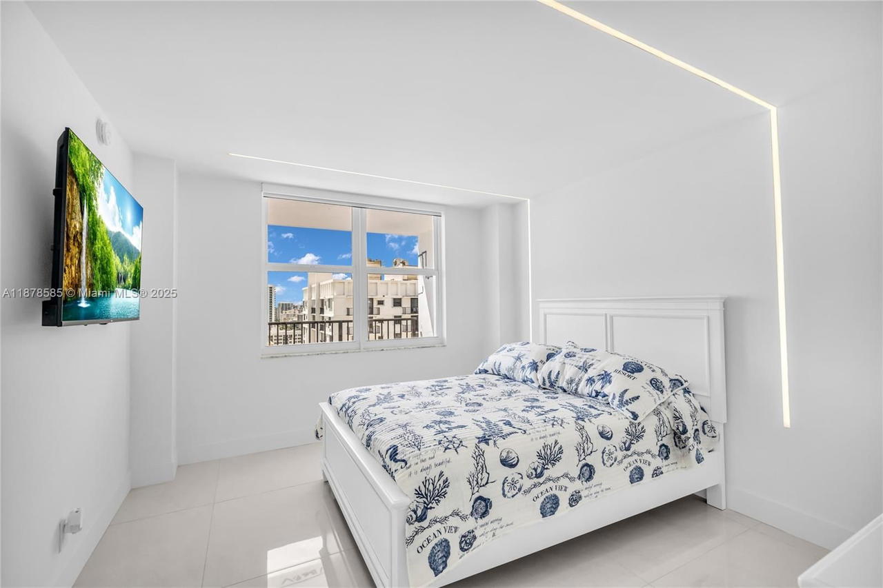 Real estate property located at 2201 Ocean Dr #2808, Broward, Quadomain Tower I And Iv, Hollywood, FL