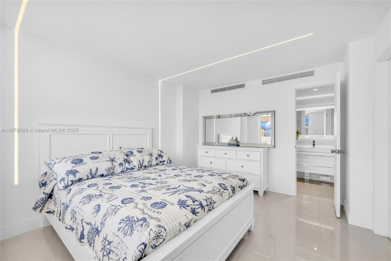 Real estate property located at 2201 Ocean Dr #2808, Broward, Quadomain Tower I And Iv, Hollywood, FL