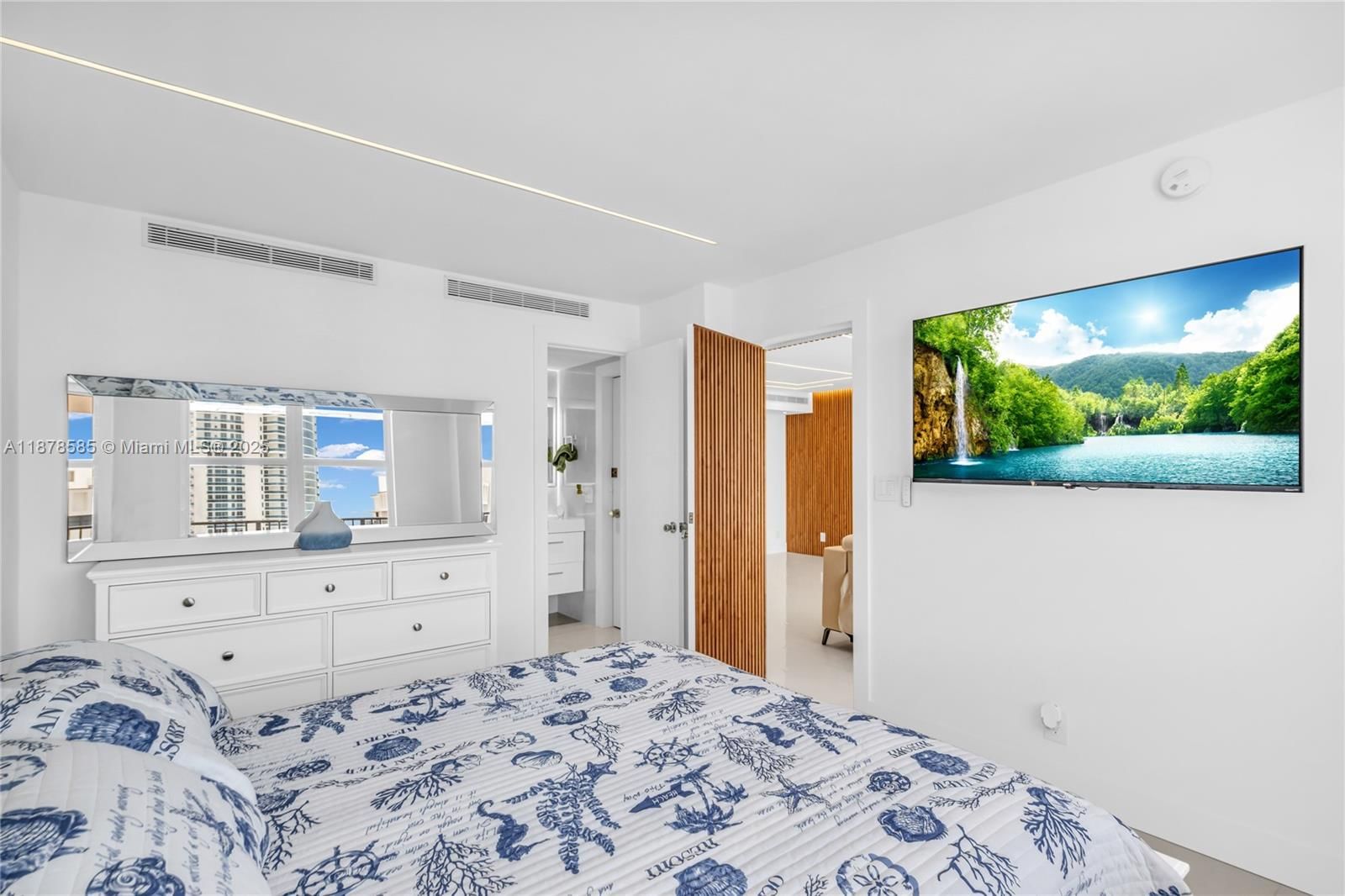 Real estate property located at 2201 Ocean Dr #2808, Broward, Quadomain Tower I And Iv, Hollywood, FL
