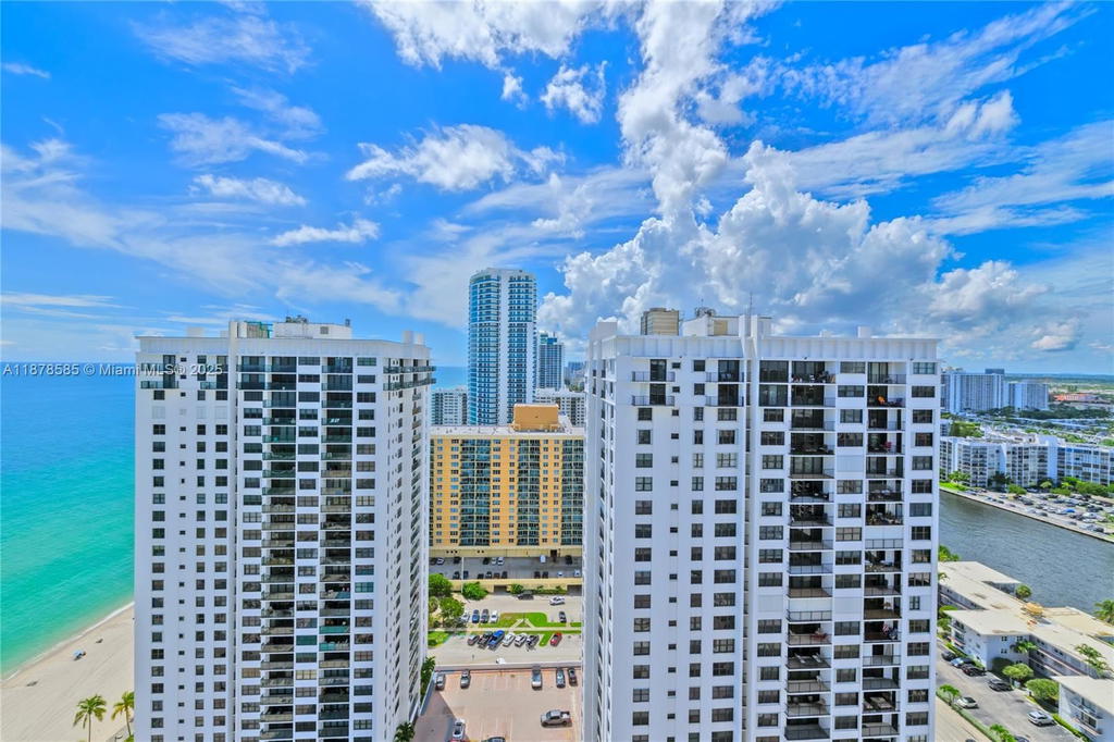 Real estate property located at 2201 Ocean Dr #2808, Broward, Quadomain Tower I And Iv, Hollywood, FL