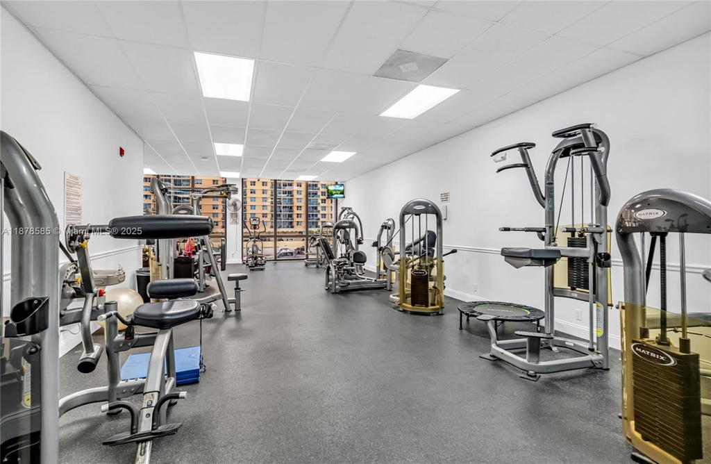 Real estate property located at 2201 Ocean Dr #2808, Broward, Quadomain Tower I And Iv, Hollywood, FL
