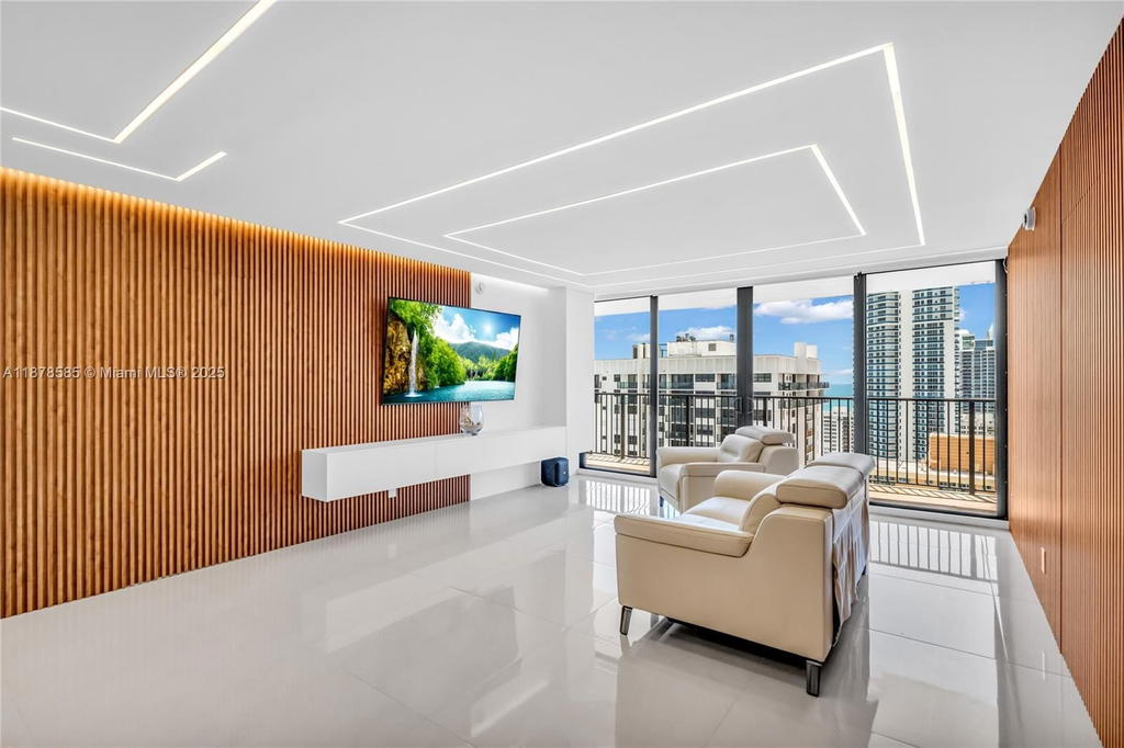 Real estate property located at 2201 Ocean Dr #2808, Broward, Quadomain Tower I And Iv, Hollywood, FL