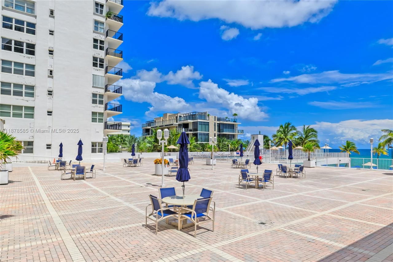 Real estate property located at 2201 Ocean Dr #2808, Broward, Quadomain Tower I And Iv, Hollywood, FL