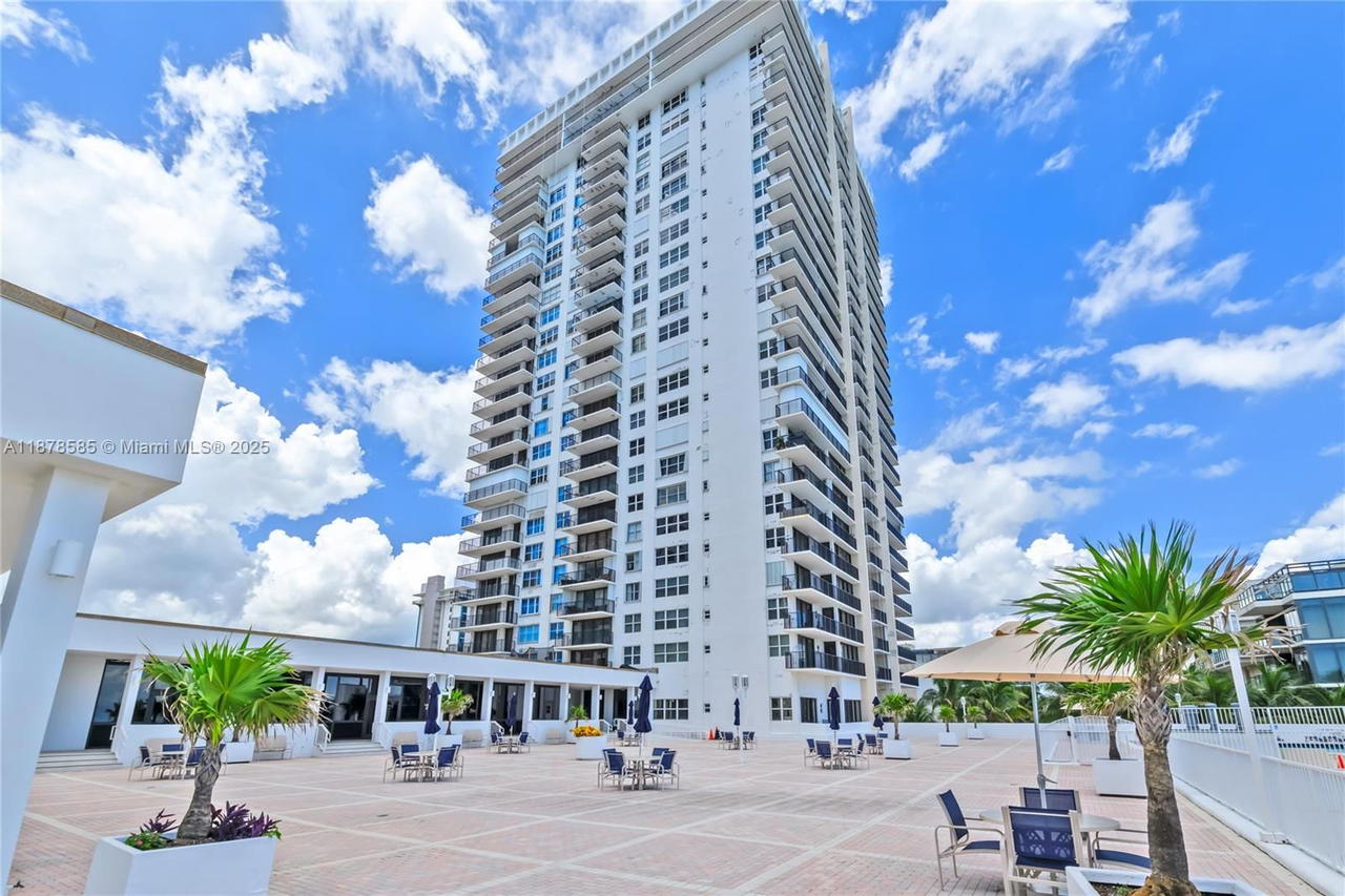 Real estate property located at 2201 Ocean Dr #2808, Broward, Quadomain Tower I And Iv, Hollywood, FL